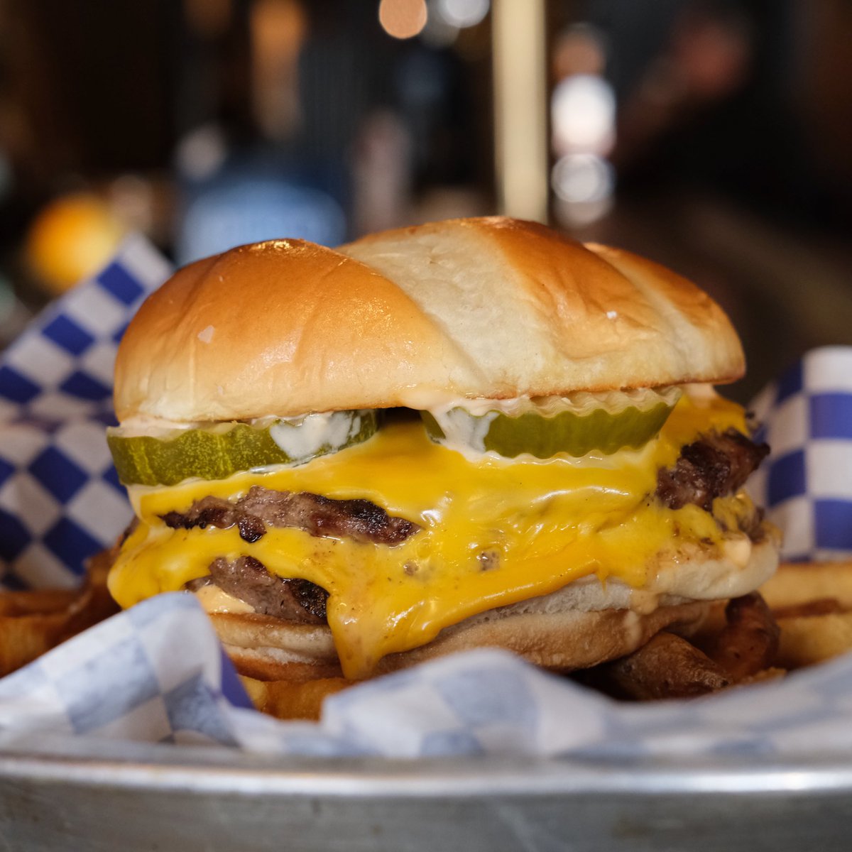 It’s the weekend! Enjoy a Beck’s burger. 🍔

Open today at 11am. Pickup & Delivery available. Call for pickup: (773) 661-1573. View menu & delivery at beckschicago.com

#chicagobars #lincolnpark #lincolnparkchicago #chicagoeats #chicagofood #chicagosbest #eeeeeats