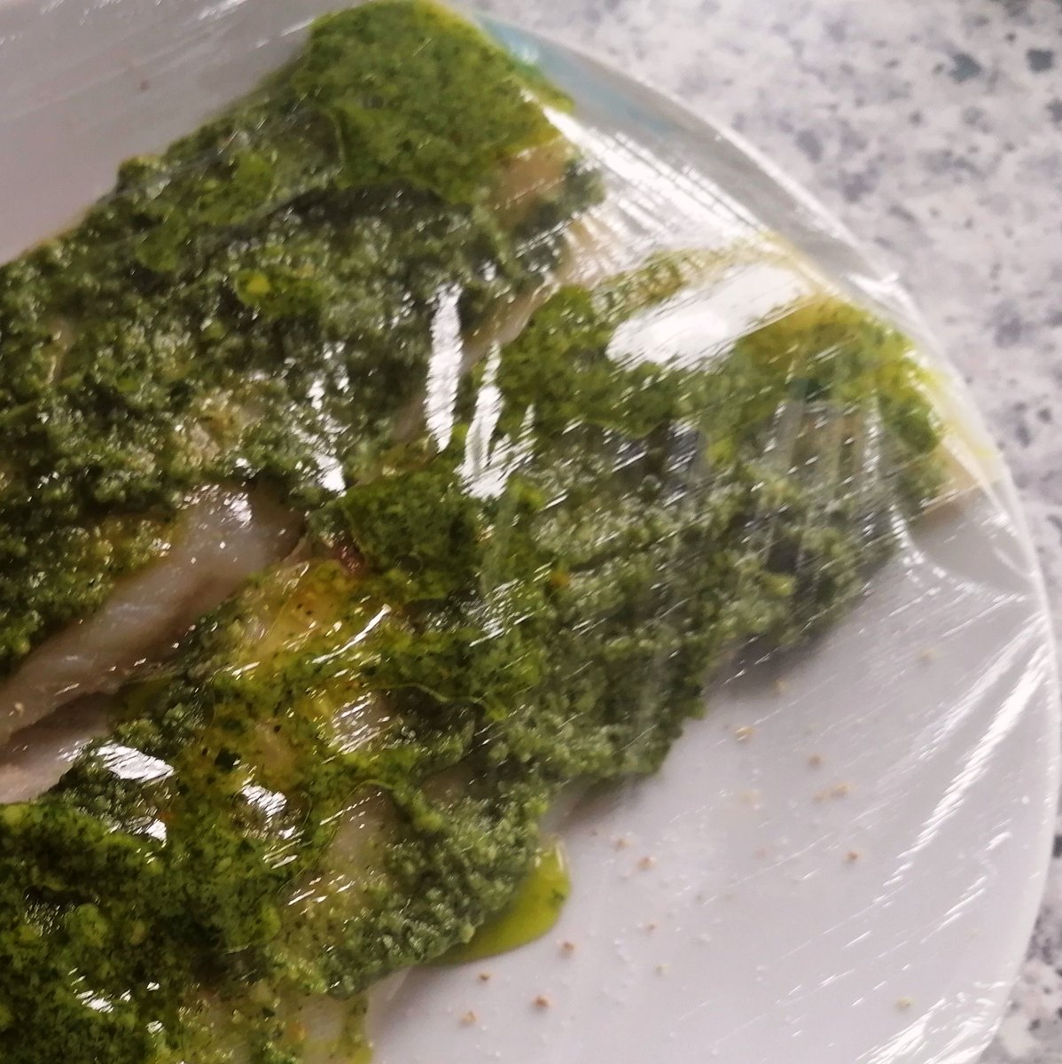 #Fisch #Twooking 'light' mit Gemüse und Erdäpfeln (Kartoffeln) Der #Kabeljau ganz sanft gegart. So treffen auch weniger routinierte den perfekten Garpunkt Dazu noch ein #Pesto vom Vogerlsalat (Feldsalat) mikekocht.at/2024/04/20/lei…