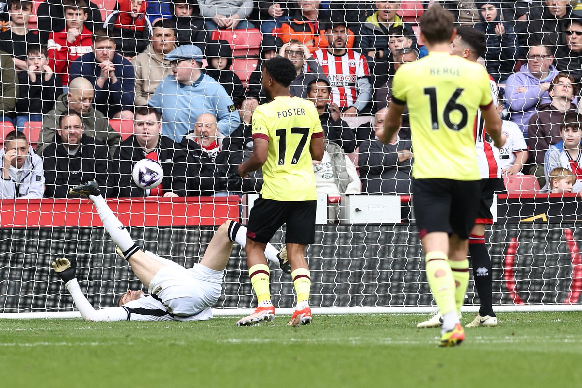 50 - Sheffield United have become just the third team in history to concede 50+ goals at home in an English top-flight campaign, after Aston Villa in 1935-36 (56) and Chelsea in 1959-60 (50). Discomfort. #SHUBUR
