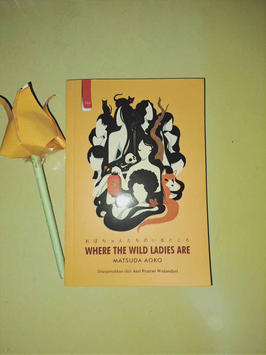#WuwuBacaBuku
Where the Wild Ladies Are

prompt: buku berlatar kuning
🏷 #growatthetime @justlieinwait