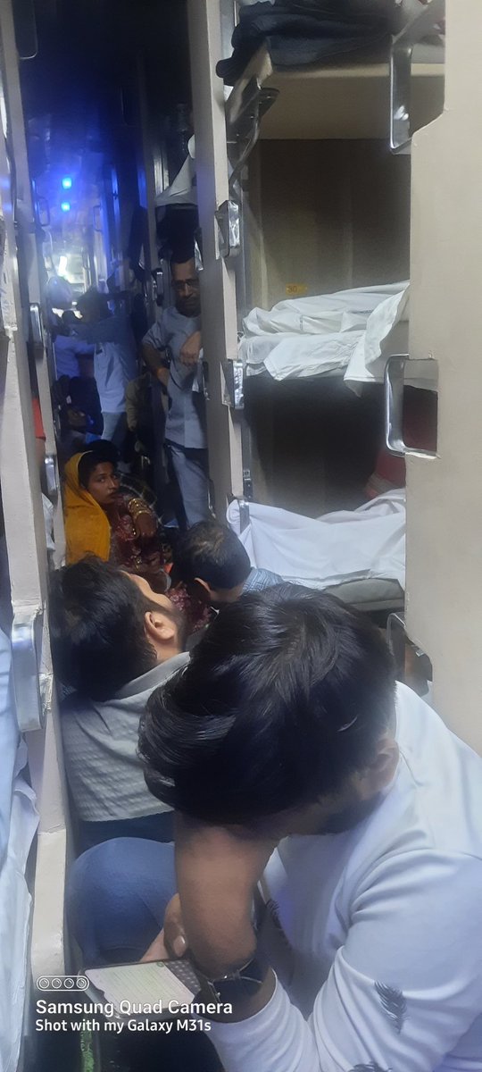 @AshwiniVaishnaw ,@aajtak ,@supriya_sule ,@TheLallantop shame on you ashwani vaishnoji , you have just taken the railway at new low . You can’t feel the pain of middle class , this is condition of 3 tier ac coach