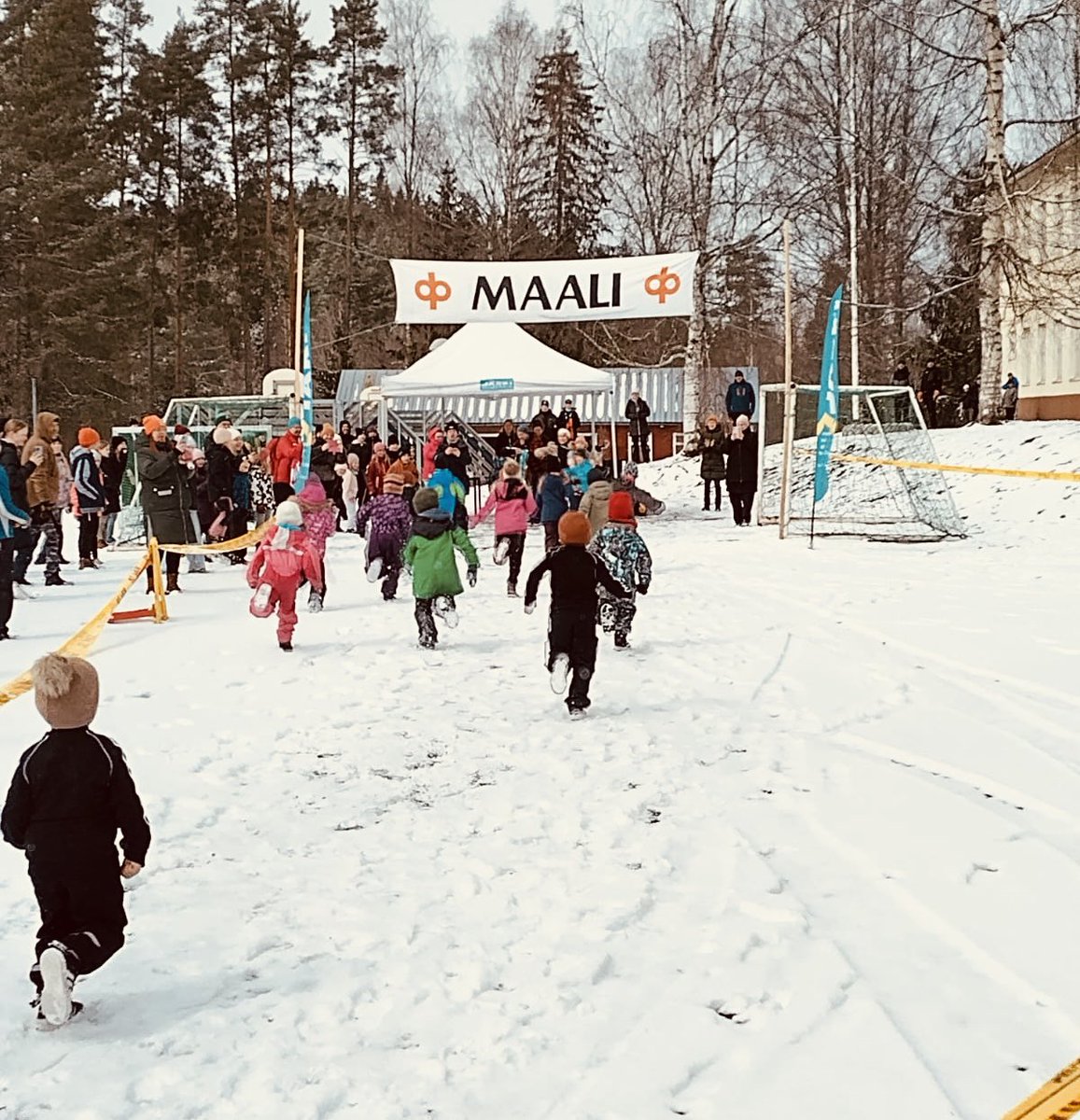 Pieni maalaiskylä Lopelta näytti tänään voimansa. Liki 150 eri-ikäistä juoksijaa ja kuntoilijaa täytti Kormun kylän liikunnan riemulla. Parhaat jutut syntyy sydämestä #kormurun #juoksu #kuntoilu #loppi #kormu #kotimatkanpäässä <a href="/LopenKunta/">Lopen kunta</a>