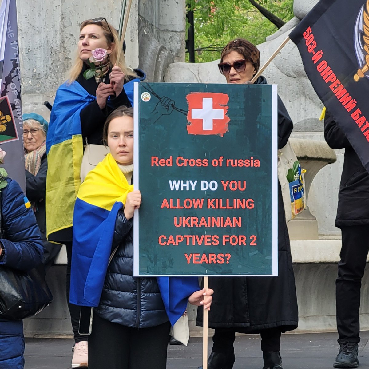 Aujourd'hui notre manifestation est dédiée aux prisonniers de guerre Ukrainiens, detenus dans des conditions inhumaines en russie. La captivité tue. Libérez les prisonniers Ukrainiens. @ICRC #FreeUkrainianPOWs #FreeMariupolDefenders #FreeAzovstalDefenders #Ukraine