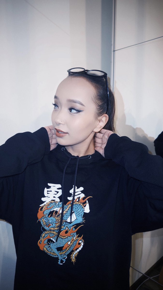 ellforiaaa's tweet photo. в худаке любимого🐉🖤✨ https://t.co/1XQLKLZrDM