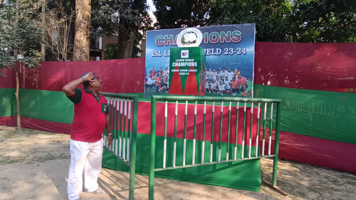 Supporters and Members with the ISL League Shield at Our Club Lawn.

Joy Mohun Bagan! 💚♥️

#MohunBagan #MohunBaganAthleticClub #MBAC #MB #Champions #ISL2024 #ISL #IndianSuperLeague #ISLShieldWinners #IndianSuperLeague2024 #ShieldWinners #Champions #ChampionsofIndia