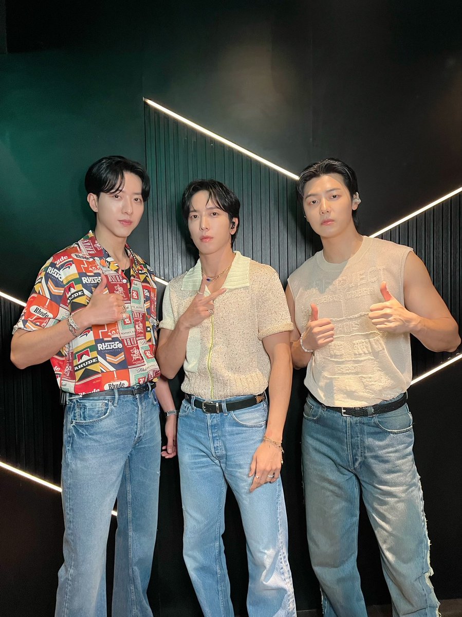 [📸] 2024 CNBLUE LIVE ‘CNBLUENTITY’ IN KUALA LUMPUR 

동화 속 주인공이 된 것만 같은 오늘👑
BOICE와 함께한 꿈 같은 시간💙

#CNBLUE #씨엔블루 #CNBLUENTITY