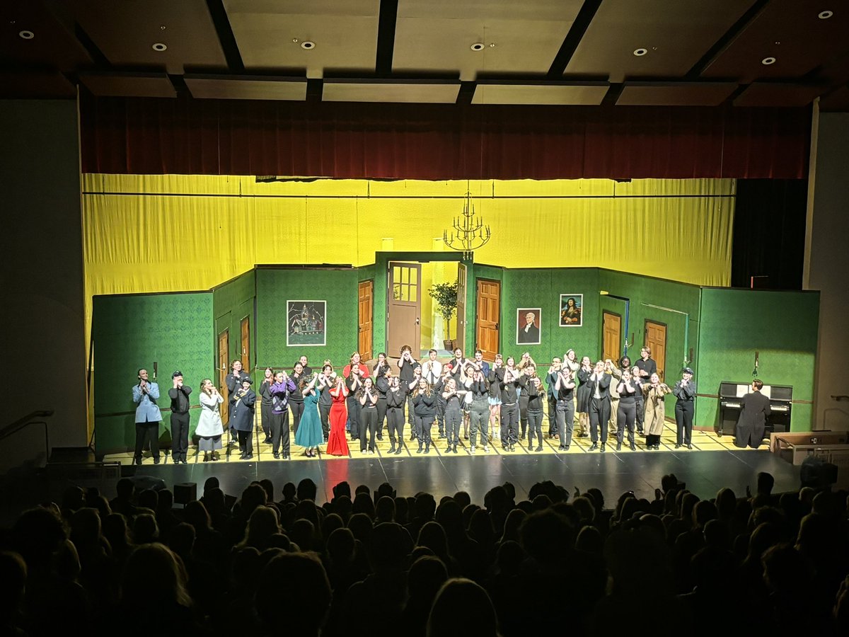 StmaAd's tweet photo. STMA Theaters production of Clue is really amazing!  You should come check it out: 
Saturday 4/20 @ 2 pm
Saturday 4/20 @ 7 pm
Sunday 4/21 @ 2 pm
75 mins and it is sure to make you laugh!

https://t.co/sZwP8PTk4Y https://t.co/iM5cRdogkd