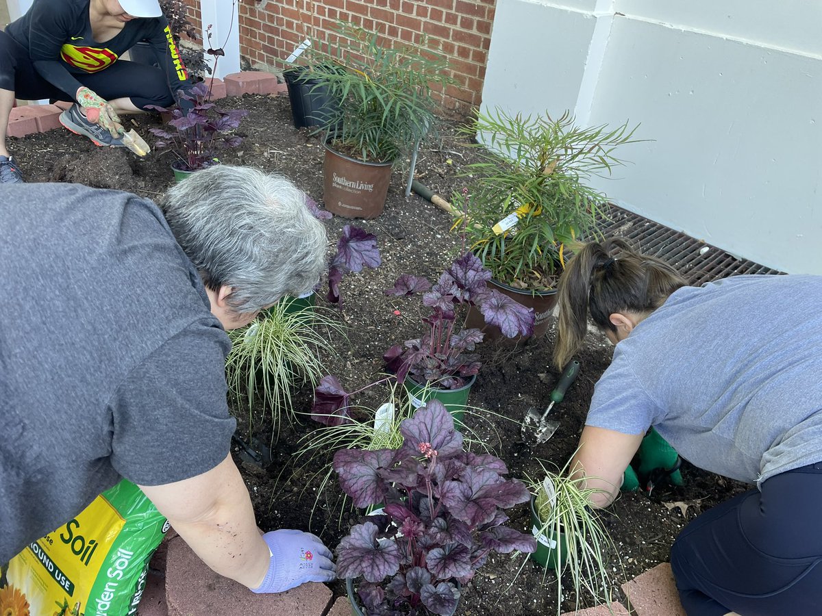 DrCSLPadgett's tweet photo. We had an amazing time today doing for our Earth Day activity: Eco Gardening Fiesta! Thank you to @stockdale_john @CounselingKirk &amp; Ms. Vicens-Garcia for leading the day! We appreciate everyone who came out to lend a hand! #WhereTheMagicHappens @DrTamaraCandis @kellymastro https://t.co/DNKezPsvB5