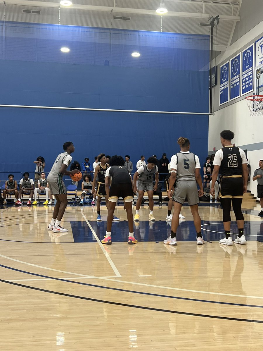 JuliusVElite0's tweet photo. West Coast space basketball will forever remember last night as the number 1 player in America AJ Dybantsa &amp; many other nationally touted prospects were front stage &amp; center. Haven’t seen anything like this since OJ Mayo &amp; Bill Walker came to LA. Day 2 of West Mania begins today! https://t.co/HeYOW20XWe