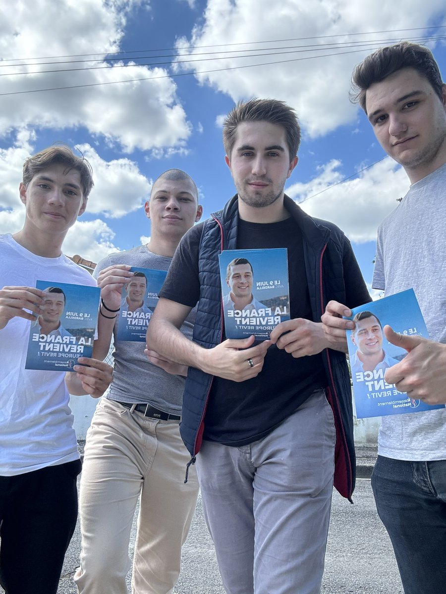 RNJ_off_64's tweet photo. A J-50 des #Europeennes2024, on ne lâche pas le terrain dans le Bearn.

Une nouvelle fois le @RNJ_off_64 étaient présents sur Lescar pour une action boitage 🇫🇷

#VivementLe9Juin avec @J_Bardella !

#RNJ #RN @Verriere_F @RNational64_off https://t.co/2RIsOCiULh