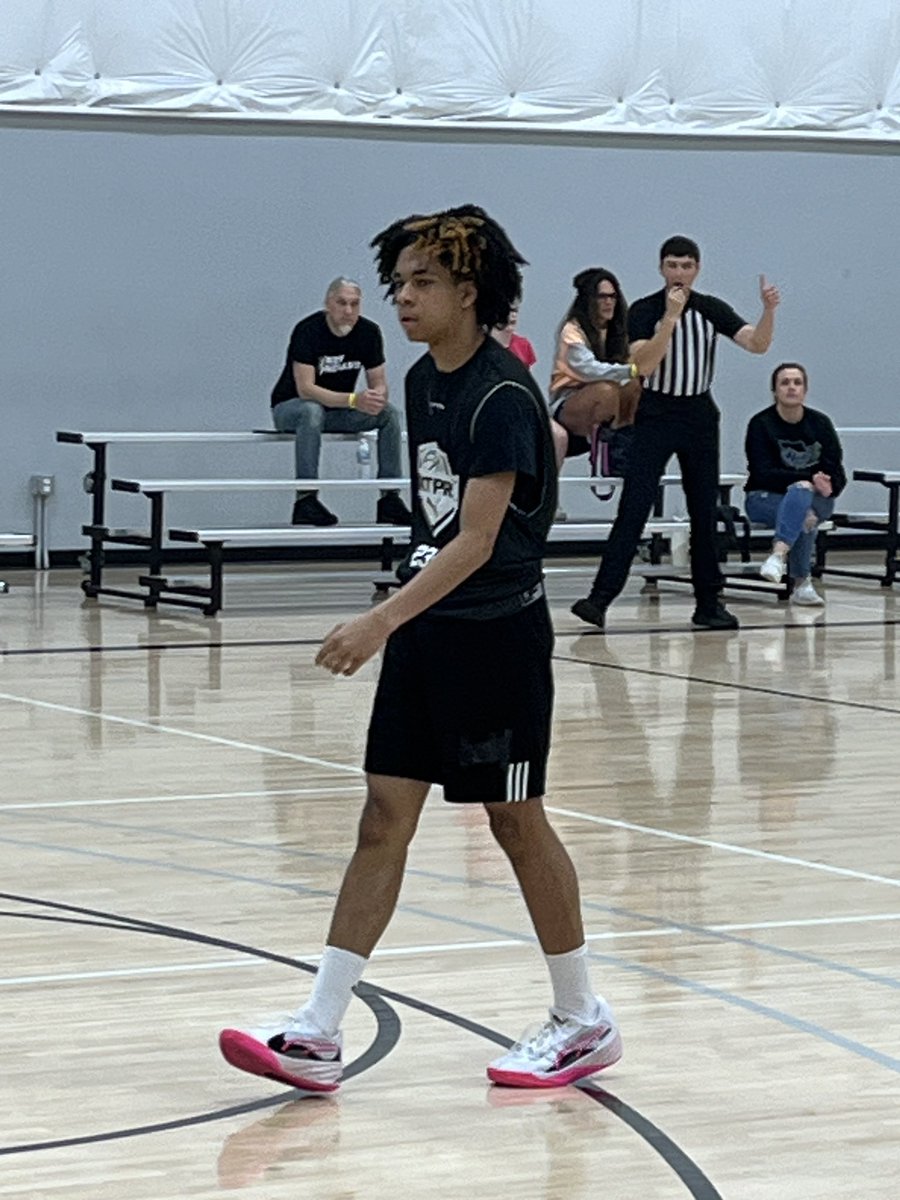 Devin Sanford is on a heater. Cranked out 8pts. in a 1:30 stretch. Kid has put the work in and deserving of his success. @DevinSanforddd | @flightbball417 | @NxtProHoops |