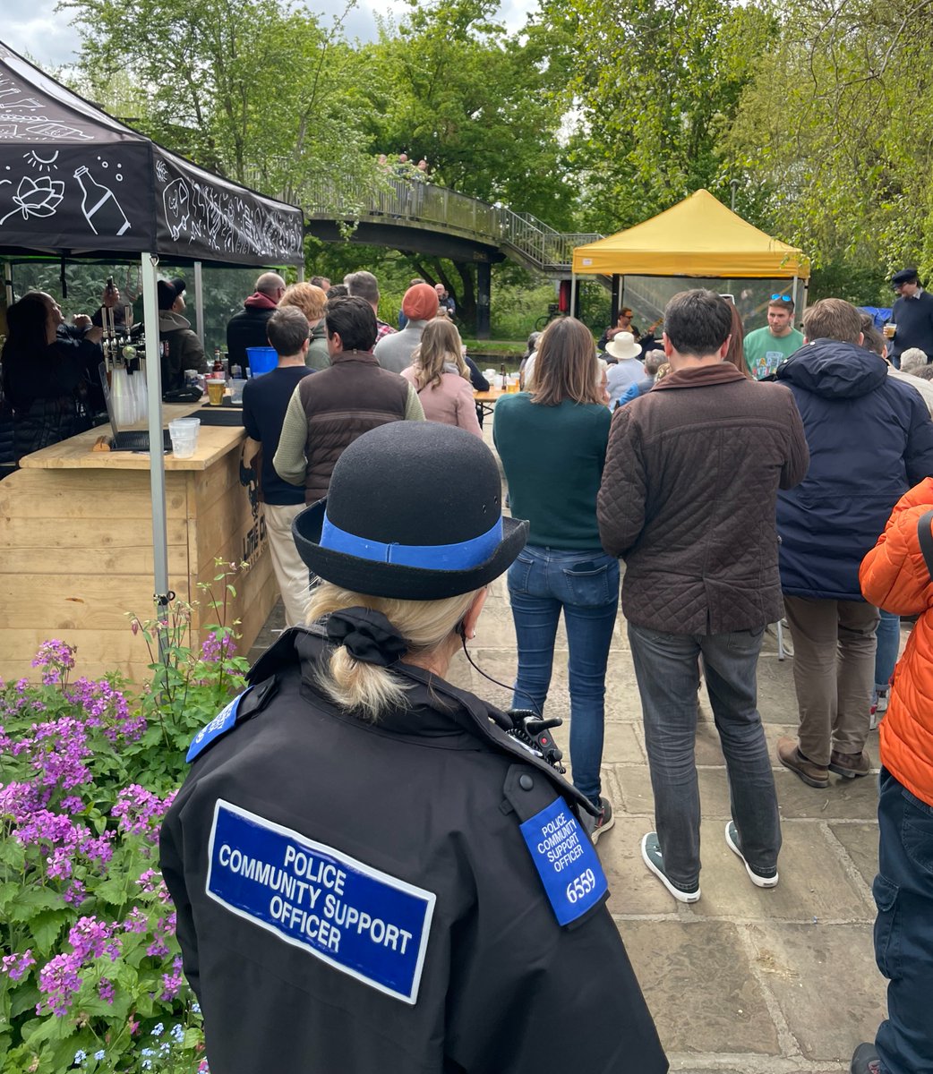 This afternoon, officers from the Jericho NHPT have been out and about in Jericho on foot patrols.👮 We popped into Jericho's Lazy Saturday event on Canal Street. It allowed officers to identify any local issues and gain intelligence! The live music was an added bonus too!🧑‍🎤