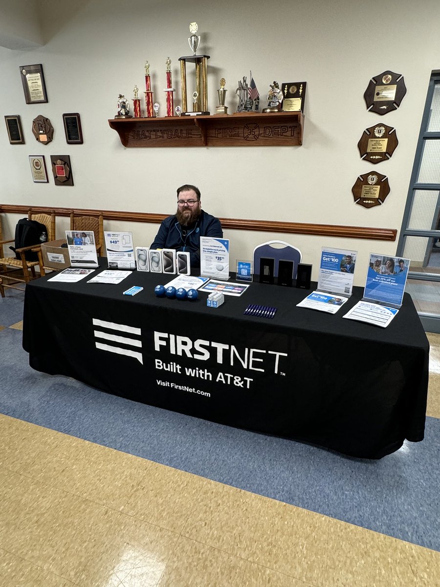 Thank you to the Mattydale Fire Department for letting @ShermanatorNY and I set up for the craft show and discuss all our great services for the members and customers! 🚒🚨👨🏻‍🚒 @keroninc @marcellobenny @Kthompson0313 @att_dre @angels_candie