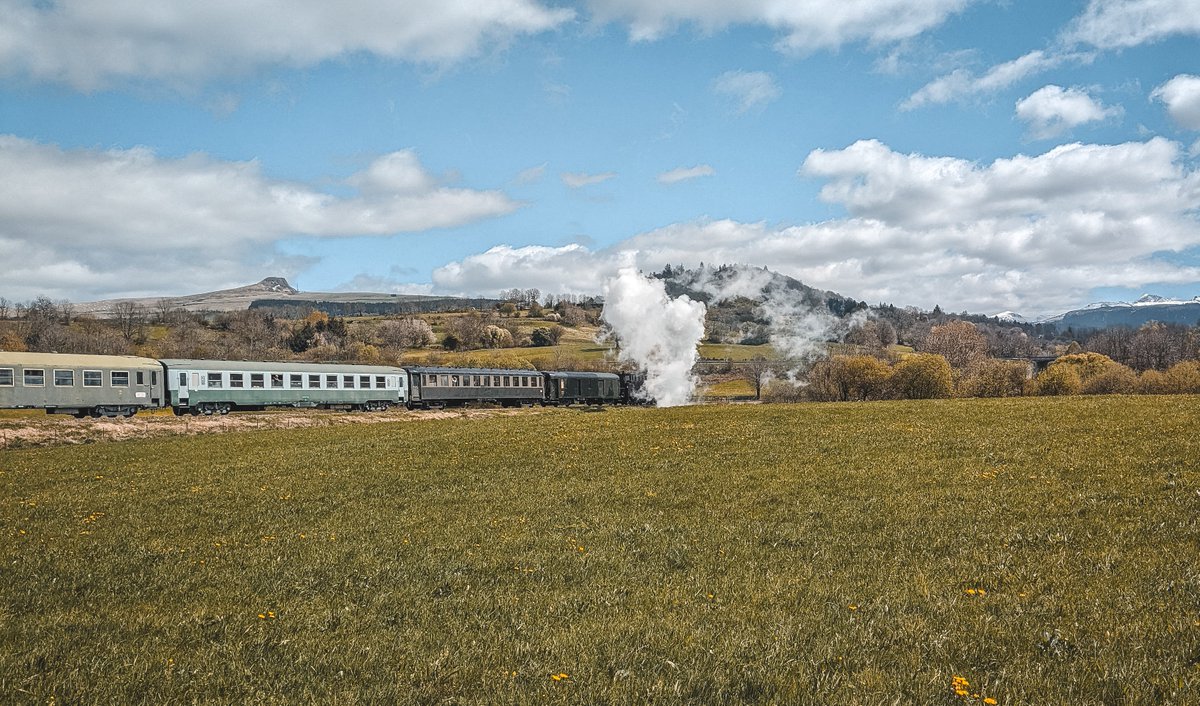 Le Thermal Express 🚂 Voyage dans le temps aujourd'hui, entre Clermont-Ferrand et La Bourboule grâce à l'association @AssoR420 #sancy #auvergne #pasbesoindallerloin #flashback #train