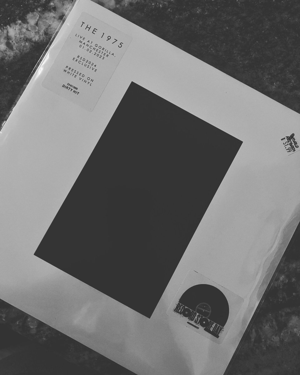 mental4matty's tweet photo. Welcome home, baby! 
#the1975 #RSD2024 https://t.co/pfxHHuZnSq