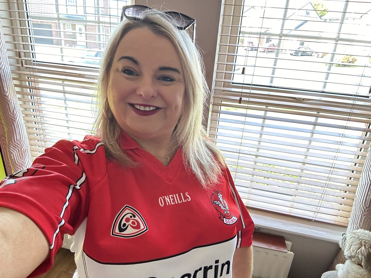 Had to pick a side With a foot in both counties today is always a hard one, but today the Doire jersey is on ❤️ Can’t wait to match time 🔴⚪️ #doireabu #doirevdonegal