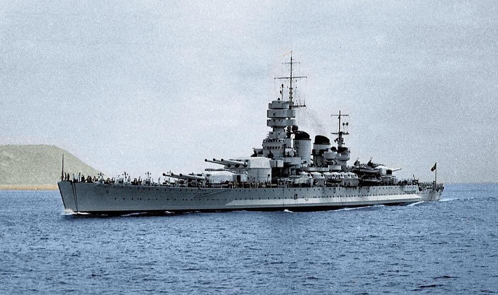 Italian battleship Vittorio Veneto underway