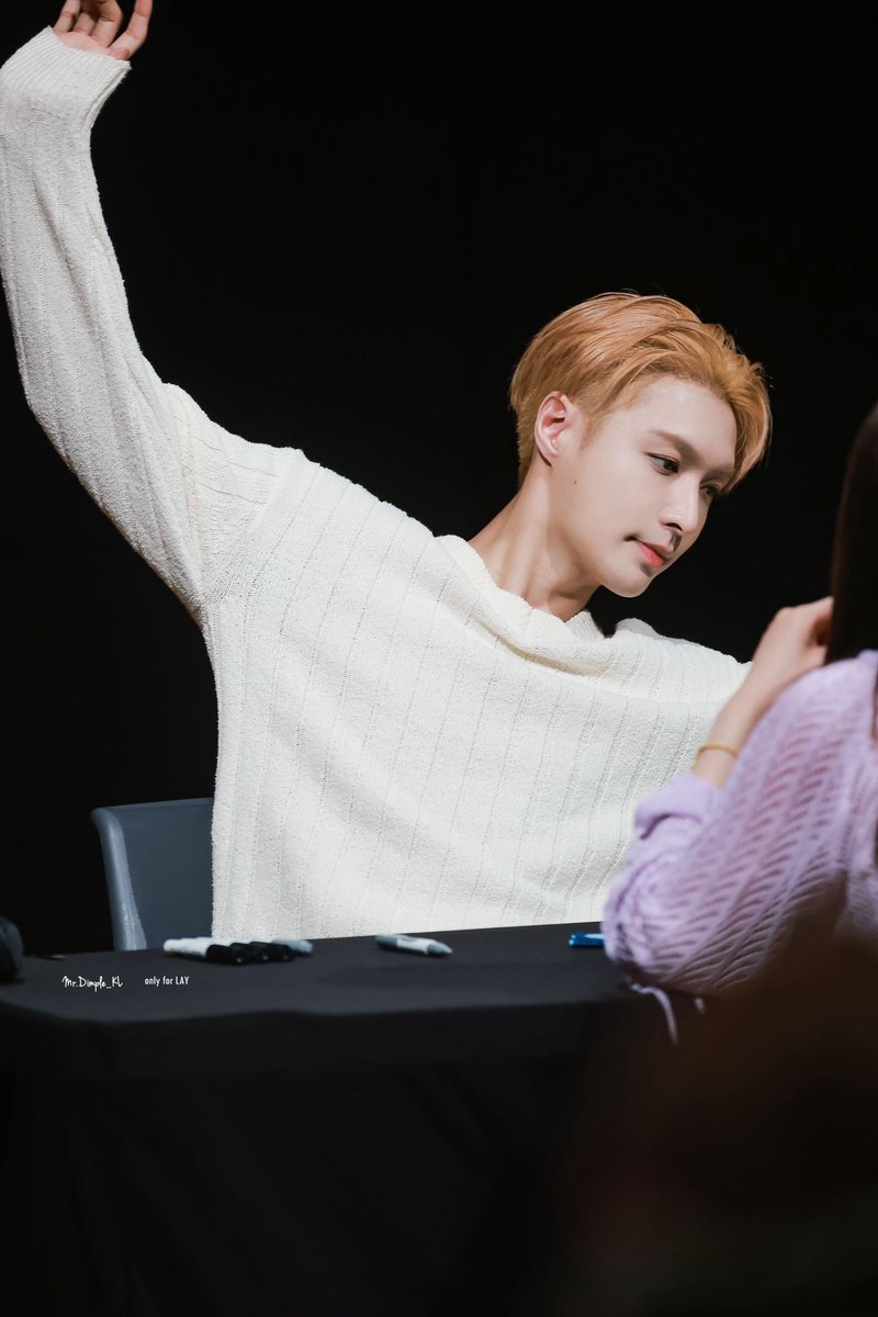 mrdimple_kl's tweet image. 240420  💜💜💜 @layzhang 

#LayZhang #ZhangYixing #张艺兴 #Lay #Yixing  #레이 #レイ #장이씽 #อี้ชิง