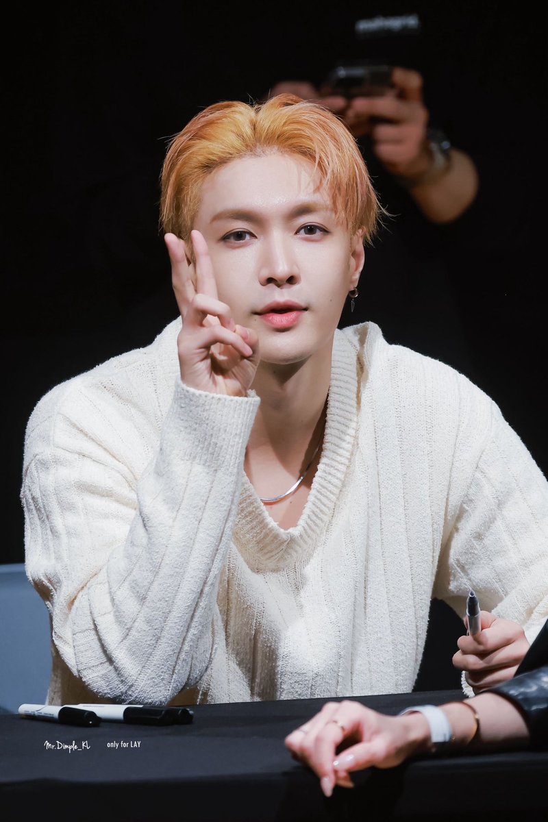 mrdimple_kl's tweet photo. 240420  🥲🥲🥲 @layzhang 

#LayZhang #ZhangYixing #张艺兴 #Lay #Yixing  #레이 #レイ #장이씽 #อี้ชิง https://t.co/4lLtWtoubn
