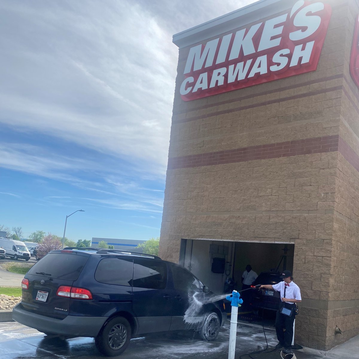 ☀️🚗 What's better than enjoying a sunny day? Cruising around in a squeaky-clean ride! 🚿✨ Swing by our carwash and let's make your day shine even brighter!