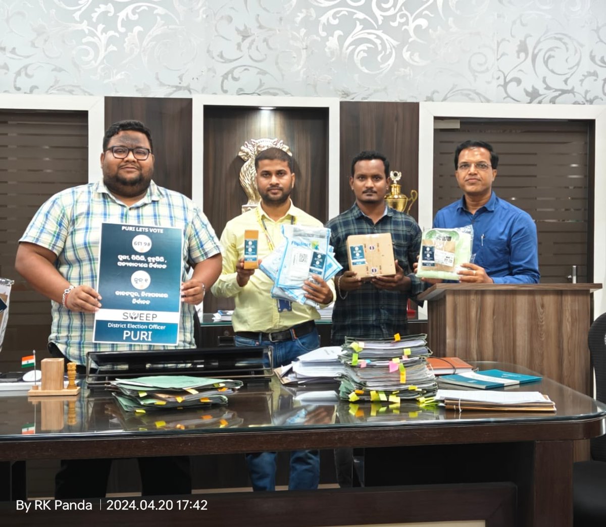 dm_puri's tweet photo. Today DEO &amp; Collector, Puri initiated the month-long collaboration with e-commerce agencies of the Puri district to enhance Voter Turnout in urban areas. The e-commerce agencies will affix the awareness sticker on delivery packages. @OdishaCeo @ECISVEEP https://t.co/bPoJcW3fLu