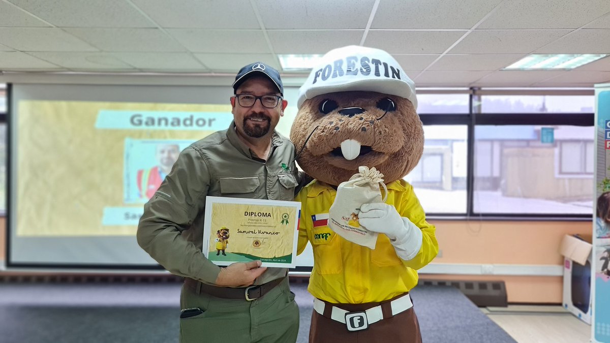 Nuestros despachadores de recursos 📲🚁👩‍🚒👨‍🚒 de la Central de Operaciones de #CONAF en la Región del #Biobío tuvieron una jornada de distensión, donde se destacaron las características personales de cada integrante 👏 ¡Gracias por su gran aporte al combate de incendios!