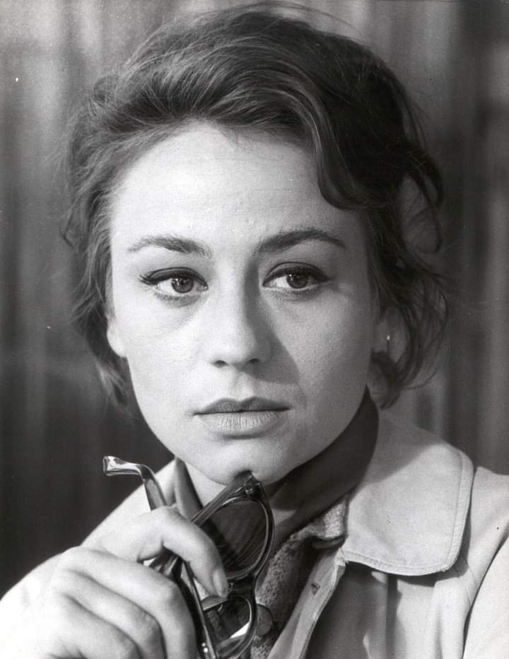 #AnnieGirardot 🖤🤍