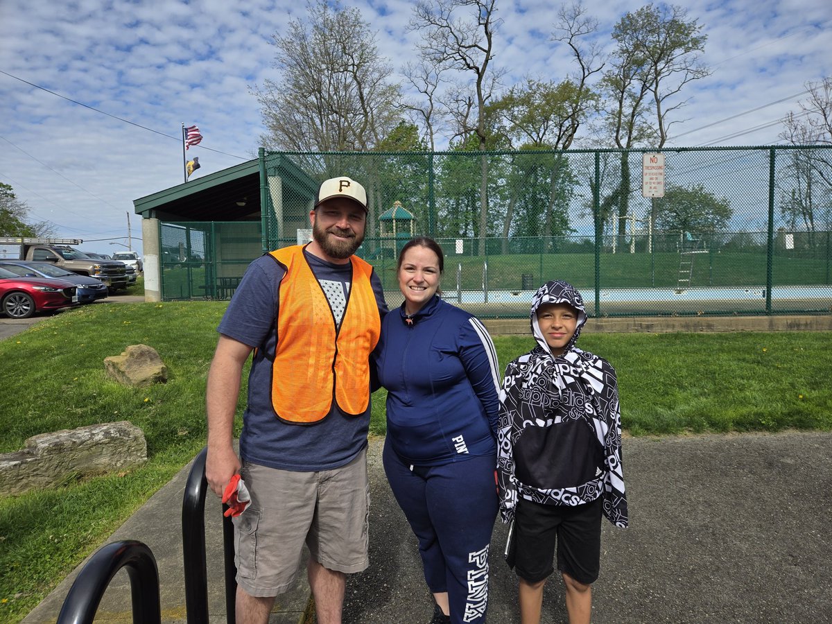 InforInglis's tweet photo. It might be the last weekend of the campaign, but it's also Earth Day weekend! It was great to join the 31st Ward Community Action Group to give the neighborhood a good spring cleaning. Thank you to all the amazing volunteers who came on out this morning! https://t.co/Z279mSAgOW