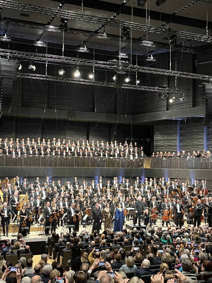 @SimonRattle conducted the unique @BRSO & it’s marvelous choir to celebrate the 75th anniversary of the orchestra: Arnold Schoenberg Gurre-Lieder