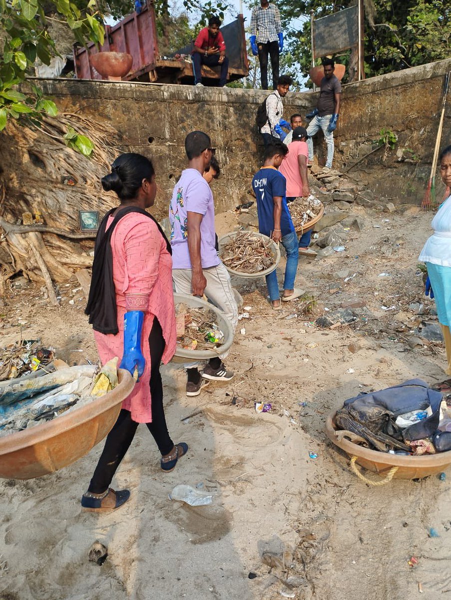 Week 475. Saturday Ends. Two Massive beach cleanups - Versova and Daana pani beach cleanup. Our bit for the planet. Our bit for the Nation.