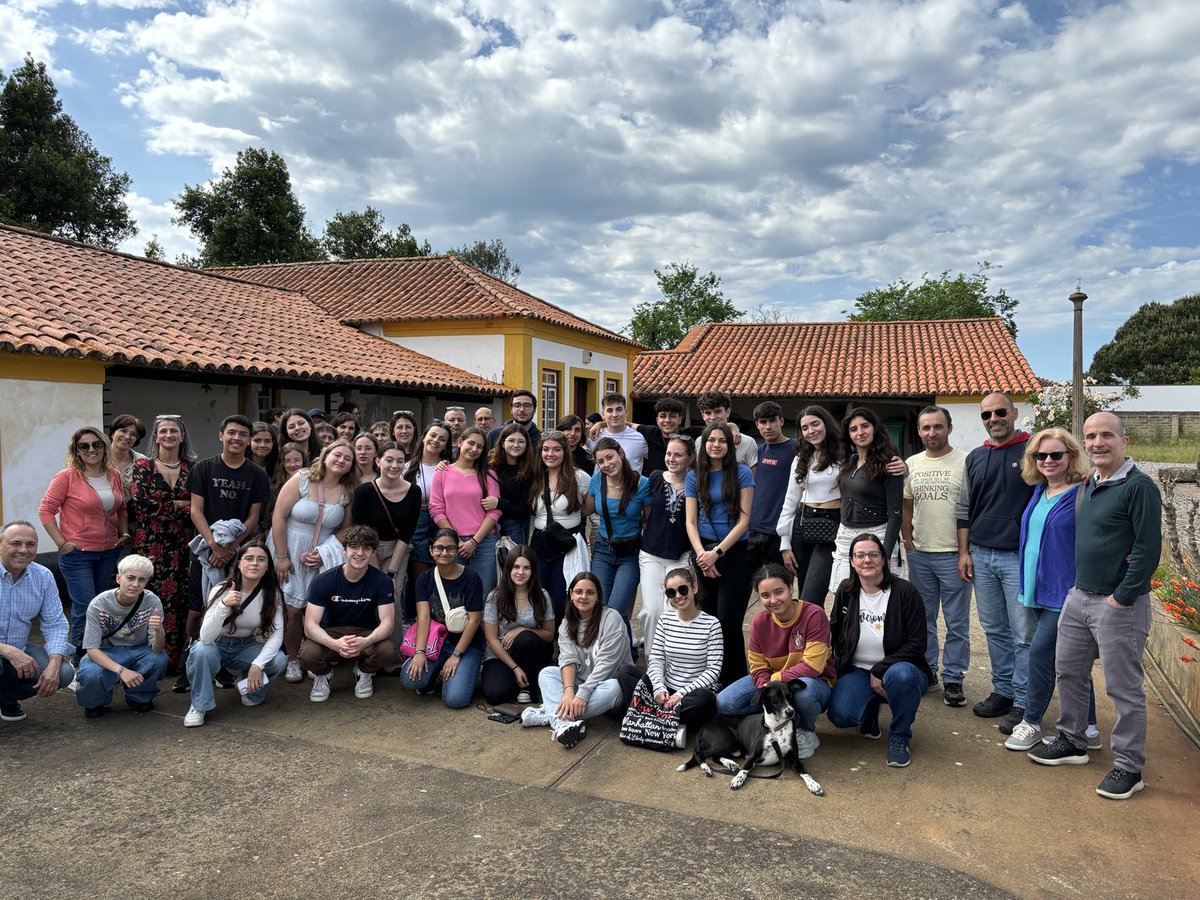 Mineola students and Murtosa students and parents at Custódio Prato Museum.