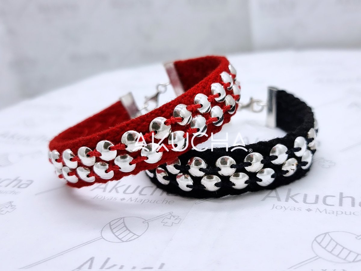 AkuchaPlateria's tweet photo. Trariküc llef llef
Küri o kellü ?
Pulsera Diseño Mapuche. Cuentan los antiguos cada cupulita representa una Wangulen/estrella.
#epew #relatos #mapuche #simbologia #JoyaMapuche #TallerAkucha #CelestePainepan #Zomo #Rütrafe https://t.co/y0ra6lwi3Q