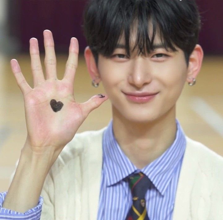 WdyUc's tweet photo. ジュンウォンお誕生日おめでとう😿😿🩶
何年経ってもジュンウォンがダイスキだし、誰よりも幸せいっぱいで居て欲しい。
笑顔が溢れる1年でありますようにㅠㅠ��

그저 당신이 행복했으면 좋겠어요ㅠㅠ
우리들이 당신을 잊는 일은 없습니다🍀✨ https://t.co/wZzJogbzmO