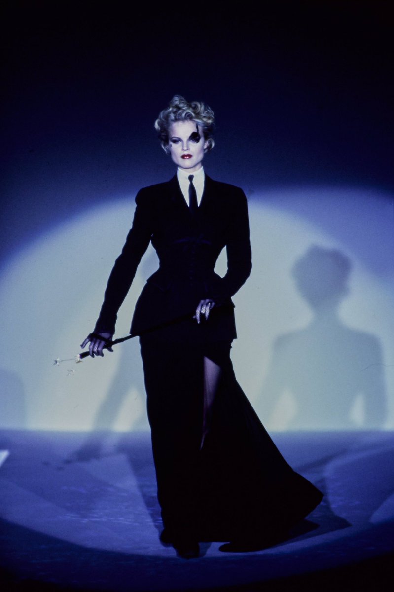 pradapearll's tweet photo. thierry mugler ss97 couture 🦋 https://t.co/cIkSeYhZX3