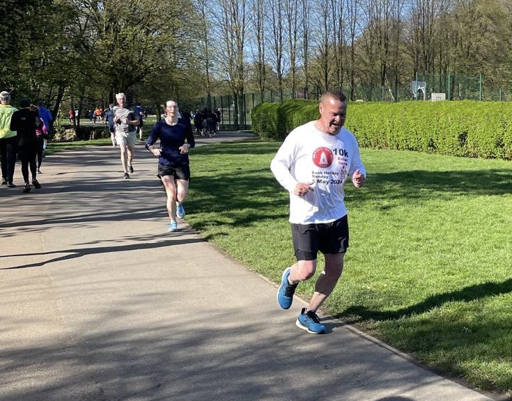 Despite the look of pain 😂, really enjoyed this morning’s #millhouses @parkrunUK - hopefully my t-shirt promoting the @dronfield10k will result in a few extra entries 🏃🏻‍♂️