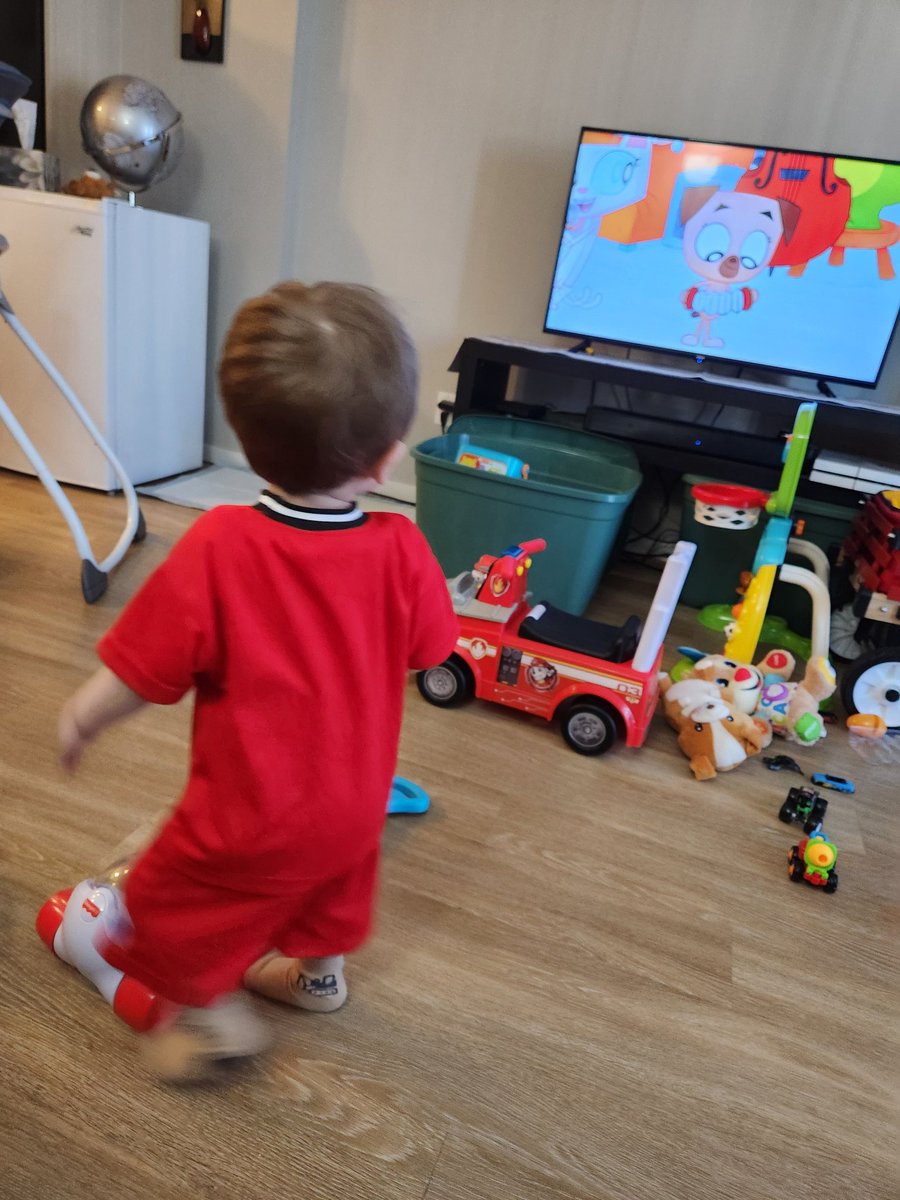 JoeHungloRedux's tweet photo. Mattie's discovered Pete the Cat. ๐คฆโโ๏ธ๐คทโโ๏ธ๐คฃ
#HawksHavingFun https://t.co/WkUETMEvb4