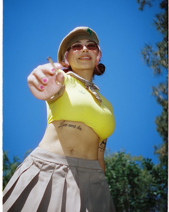 happy holidazeee 💚 y&rsquo;all celebrating today? https://t.co/Gee5z8Z83p<a href="/tag/ai"class="tags"><span>#ai</span></a>