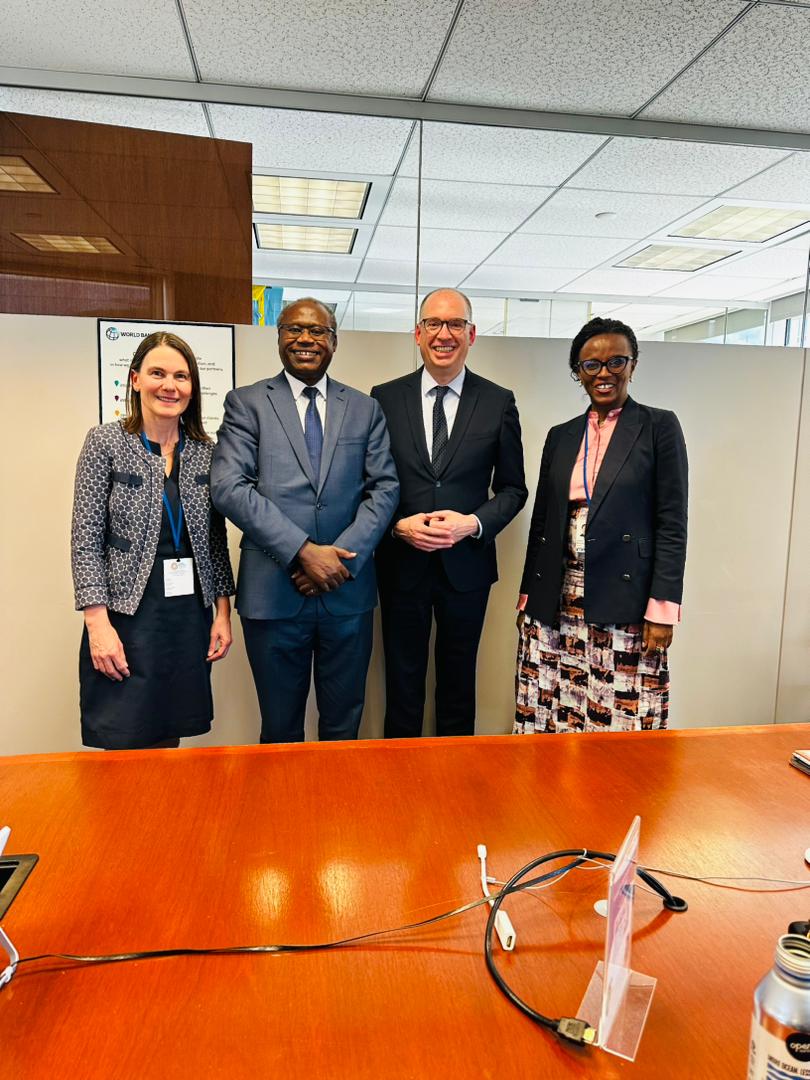 Ministers @undagijimana and @J_Munyeshuli on Thursday in Washington DC, held talks with Niels Annen, Parliamentary State Secretary at the Federal Ministry for Economic Cooperation and Development (BMZ). Discussions focused on strengthening cooperation between Rwanda and Germany.