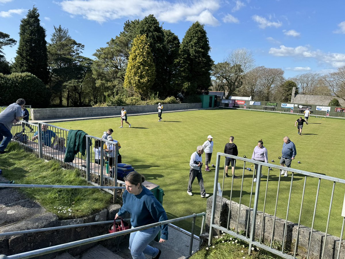 The Hillbillies are open for business! Opening day in glorious sunshine, have a great season everyone! 💚💛 <a href="/BowlsEngland/">Bowls England</a> #playbowls #hillbillies