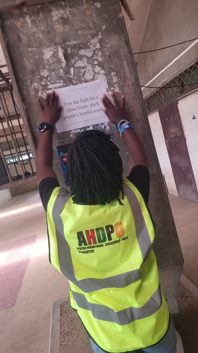 SNjonguo's tweet photo. Empowering students at @UniBuea to fight plastic pollution!
With @AHDPorg & @ACEF_Africa, we plastered the campus with #EarthVsPlastics messages for #EarthDay2024. #SayNoToPlastics #Sustainability #PlasticFreeFuture #PlasticsKill https://t.co/wpqzRqwtBu