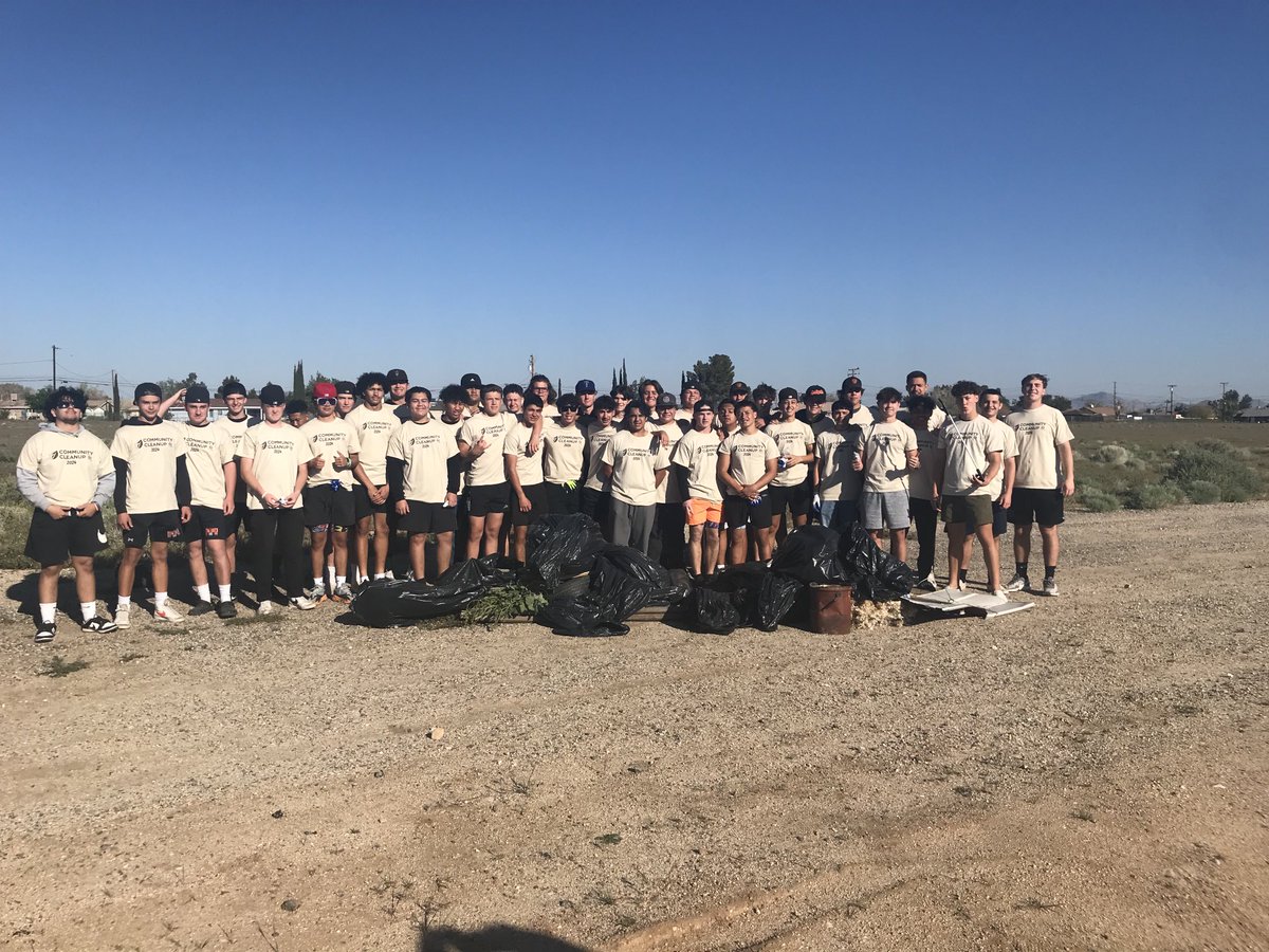 ⁦@AVSunDevilFB⁩ ⁦@AppleValleyCA⁩ ⁦@coachdowning_⁩ ⁦@CoachR_Sandoval⁩ ⁦@Lanthonymorales⁩ Great job with the community clean up🔱