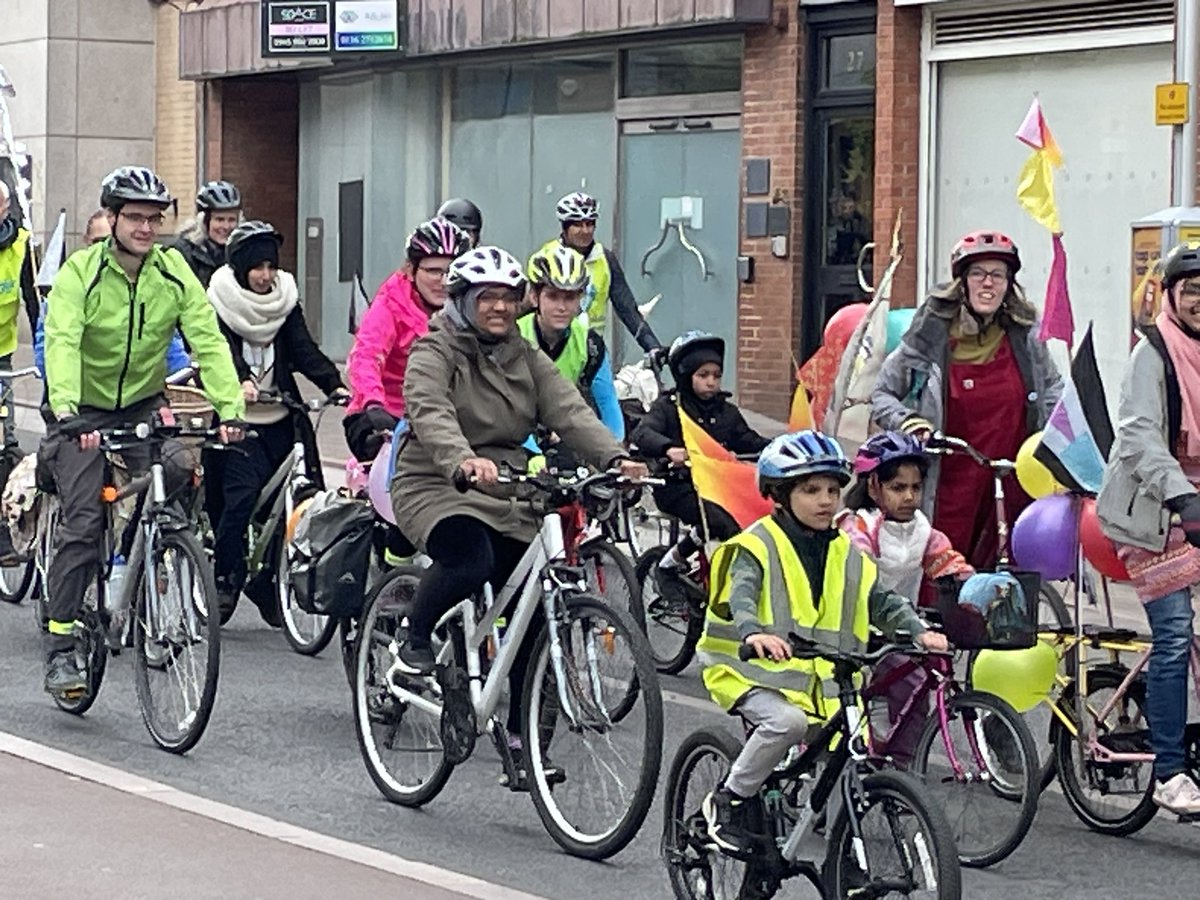 Brilliant seeing the #Safestreetsnow crowd and everyone riding for the Kidical Mass Rides in Leicester. Well done to all the organisers. Great turnout 👏👏👏 @RideLeicester @LeicesterCCG. And thank you @Leicester_News for making the streets safer so people can do this.