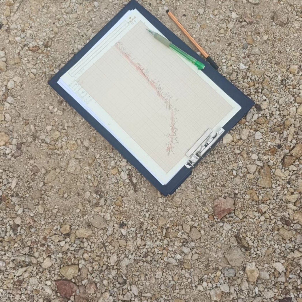 geologicasUCM's tweet photo. Día intenso de trabajo de nuestros estudiantes (y sus profesores) del #MasterDeExploración. Han estado cartografiando en el Distrito Minero de Mazarrón.
#campamentosGeo https://t.co/83rV8hkpwd