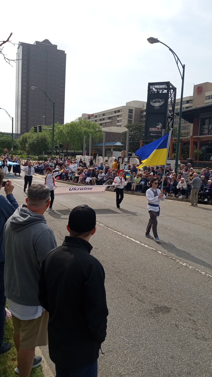 docreport's tweet image. Parade of Nations this morning, downtown Norfolk. Very cool. It's a NATO parade and first in the parade was Ukraine. The ladies shouting " America!" and "Thank you for your support!" Everyone clapping loud. Nice to see.
@norfolkology #nato #parade #waterside