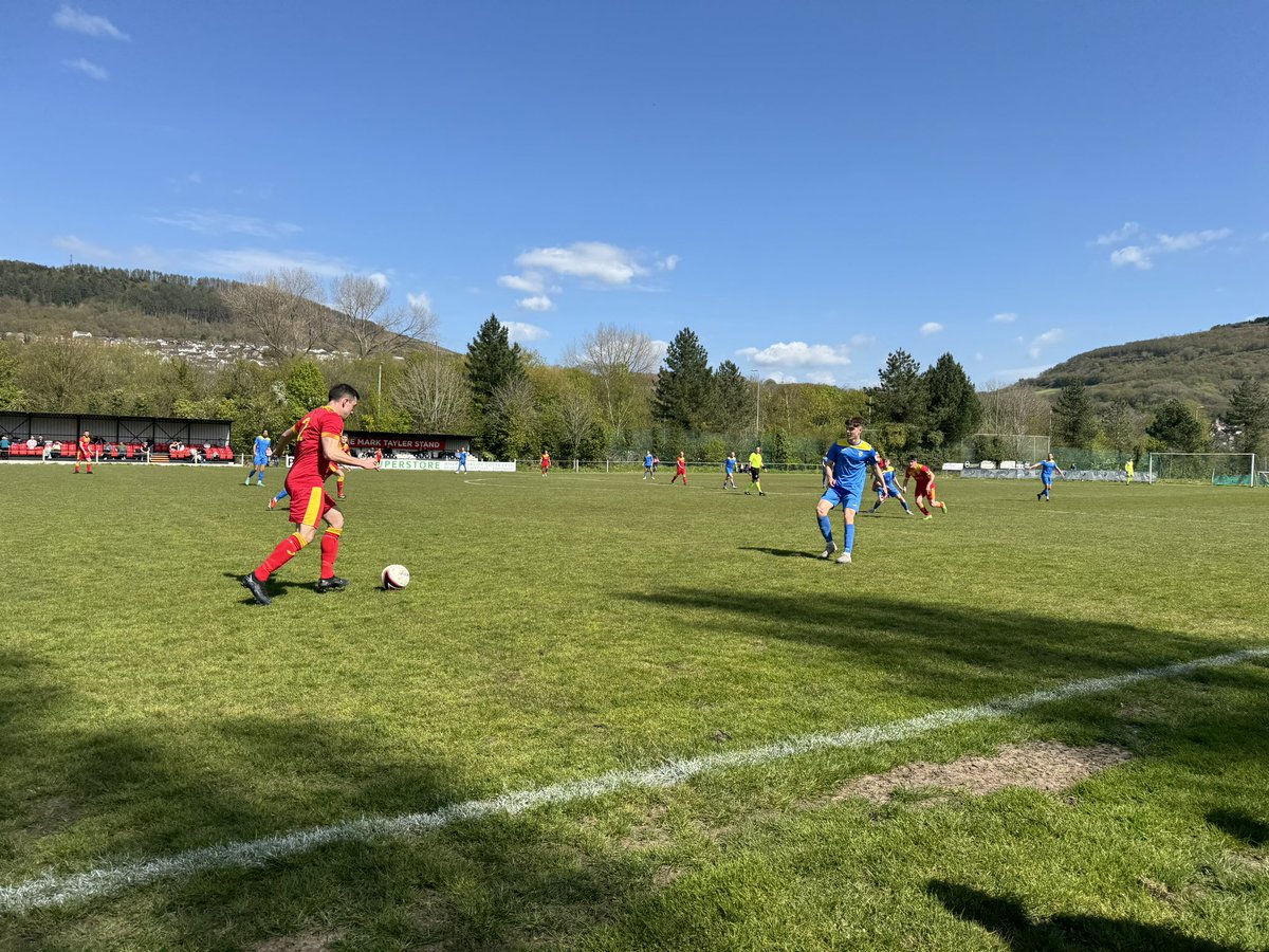 markpitman1's tweet photo. A 2-1 win for @PontardaweTown against @BaglanDragons in the final game of the #JDCymruSouth. The home side miss an injury-time penalty but the visitors are relegated. Nice to watch a game in the sun and in the dry, and an easy ‘Where’s Waldo’ competition to end the season. https://t.co/m2F8UniTBj