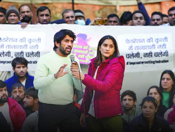 bajrang Choudhary 47 (@bajrangkukal47) on Twitter photo संघर्ष का मैदान हो या खेल का मैदान, विनेश हमेशा जमकर लड़ती है. ओलंपिक के लिए क्वालीफाई करने पर खूब बधाई हो विनेश
<a href="/BajrangPunia/">Bajrang Punia 🇮🇳</a>
@Phogat_Vinesअभी सिर्फ़ मैदान फतेह किया है, पूरा आसमान जीतना बाक़ी है. विनेश, उम्मीद है कि आप अपने संघर्ष से मैदान ही नहीं पूरा आसमाँ अपने नाम लिखोगी. संघर्ष का मैदान हो या खेल का मैदान, विनेश हमेशा जमकर लड़ती है. ओलंपिक के लिए क्वालीफाई करने पर खूब बधाई हो विनेश
<a href="/BajrangPunia/">Bajrang Punia 🇮🇳</a>
@Phogat_Vinesअभी सिर्फ़ मैदान फतेह किया है, पूरा आसमान जीतना बाक़ी है. विनेश, उम्मीद है कि आप अपने संघर्ष से मैदान ही नहीं पूरा आसमाँ अपने नाम लिखोगी.
