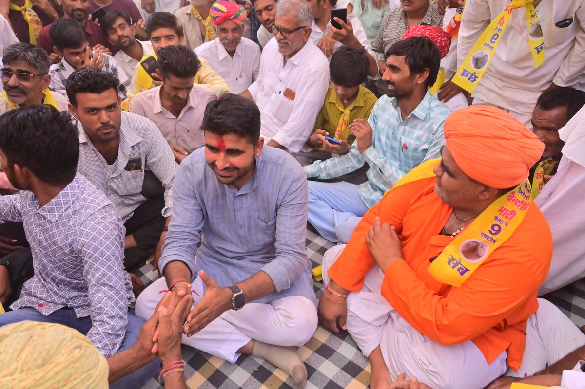 आत्मीयता से भरे इस भव्य स्वागत हेतु हृदय की गहराइयों से आभार।
#कोलू 
#जन_आशीर्वाद_यात्रा