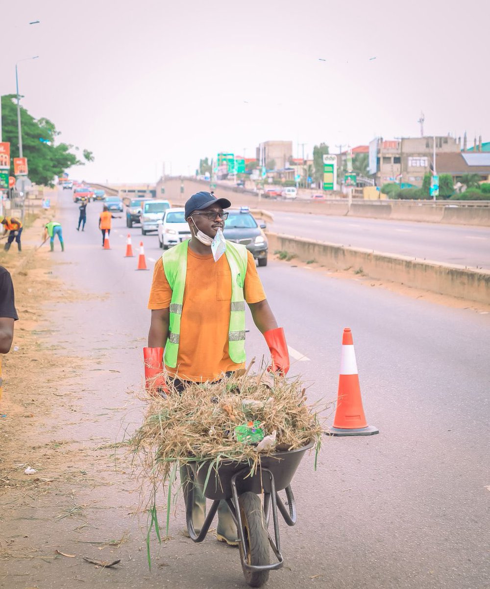 Daevid369's tweet image. Trash doesn&apos;t disappear; it accumulates and contributes to climate change. Let&apos;s come together to clean up our communities, reduce waste, and promote a healthier planet for all living beings.

 #ClimateAction