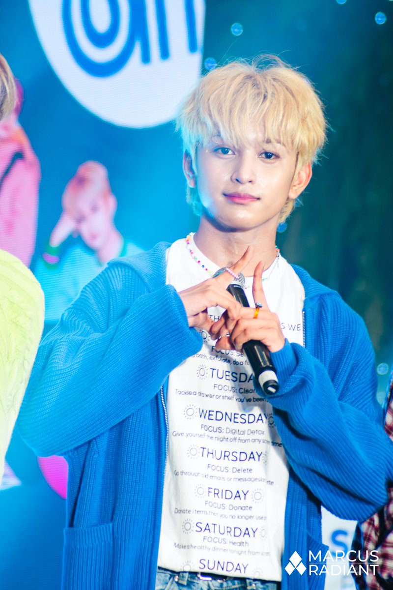 marcus_radiant's tweet photo. 📸 20240420 HORI7ON FAN SIGNING EVENT | SM CITY BATAAN

Happy Radiants Day! 💜💙

#Radiants15thMonthsary
#HORI7ON_SMCityBataan
#WelcomeHomeMarcus
#HORI7ON #호라이즌 @HORI7ONofficial #MARCUS #마커스 https://t.co/CG6zdrEkBf