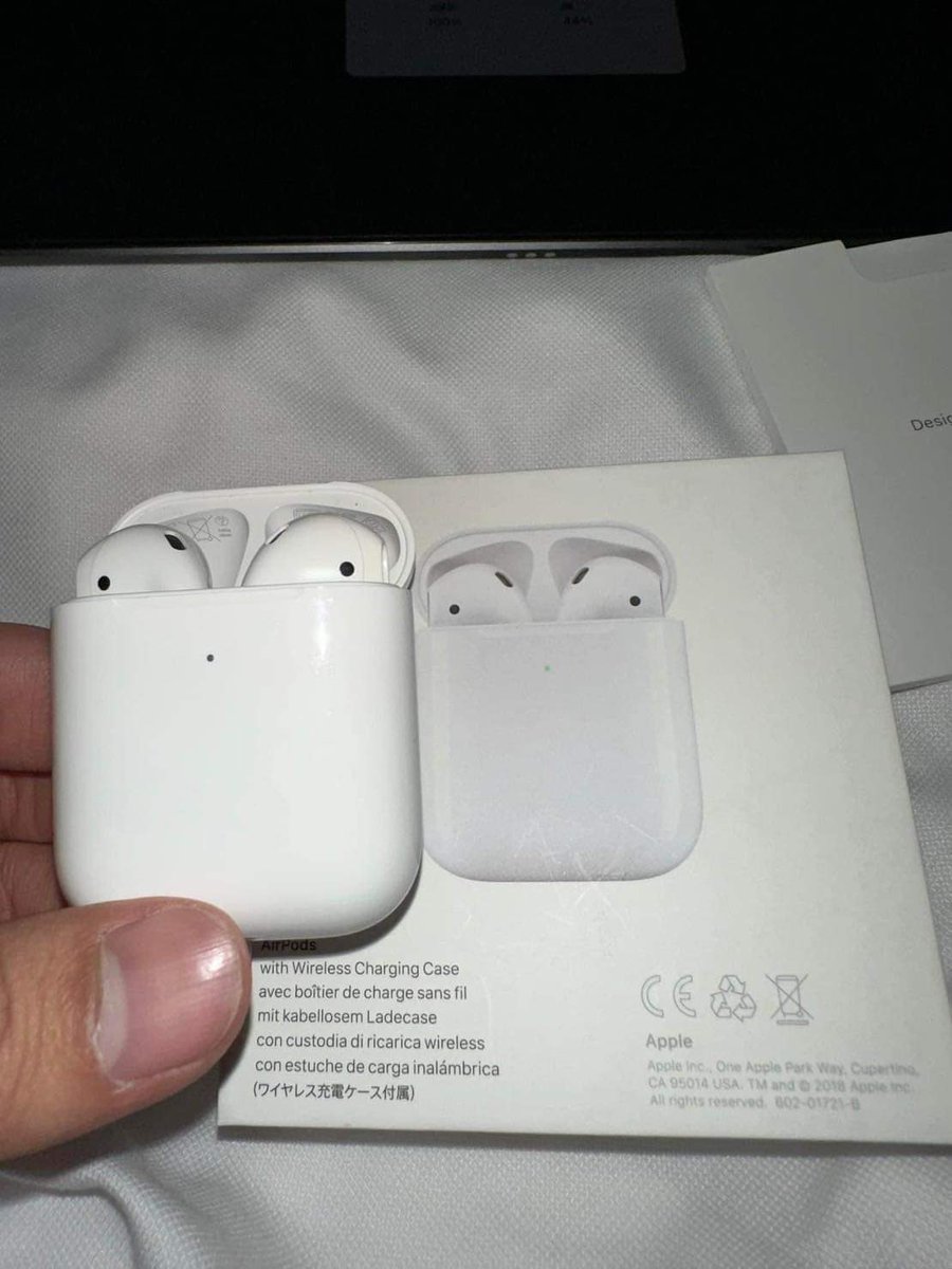 mydearxs's tweet photo. ฝากขาย 1300 บาทค่ะ มีกล่องให้ค่ะ ขาดสายชาร์จอย่างเดียว พร้อมโอนลดได้ค่ะ #แอร์พอดมือสอง #airpodsมือ2 #ส่งต่อairpods https://t.co/pyXtqfvcbU
